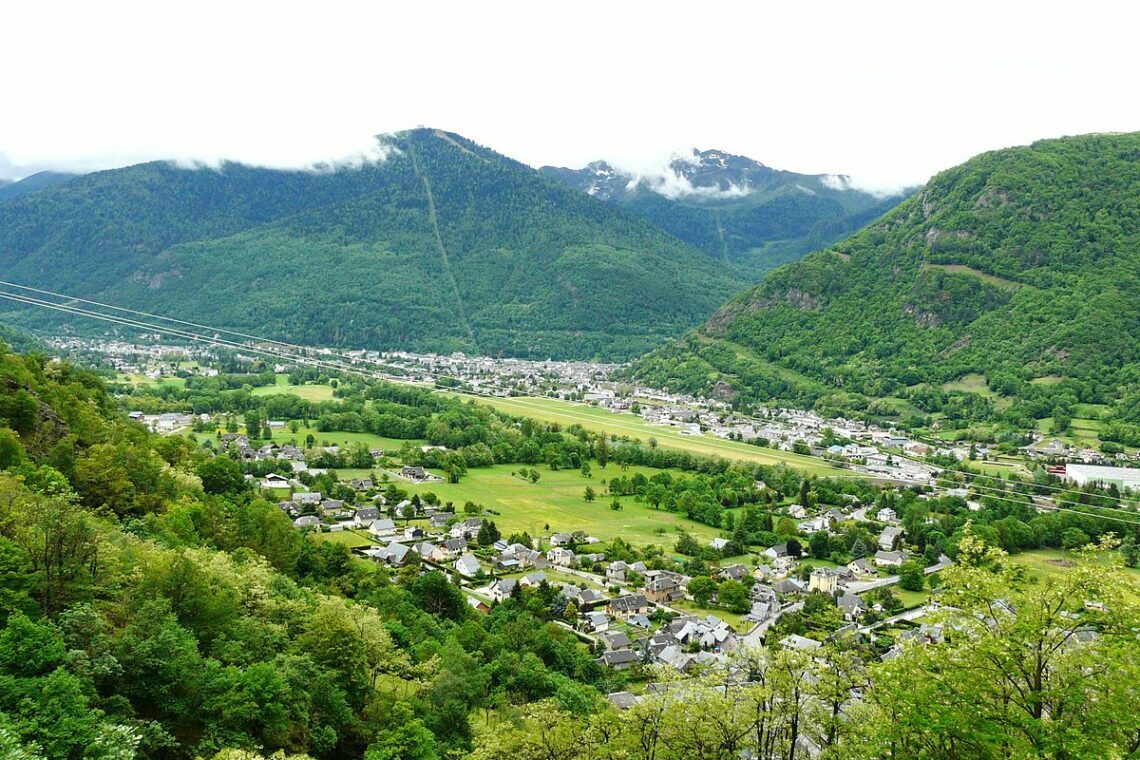 Visiter les Pyrénées avec Bagnères-de-Luchon, écrin verdoyant