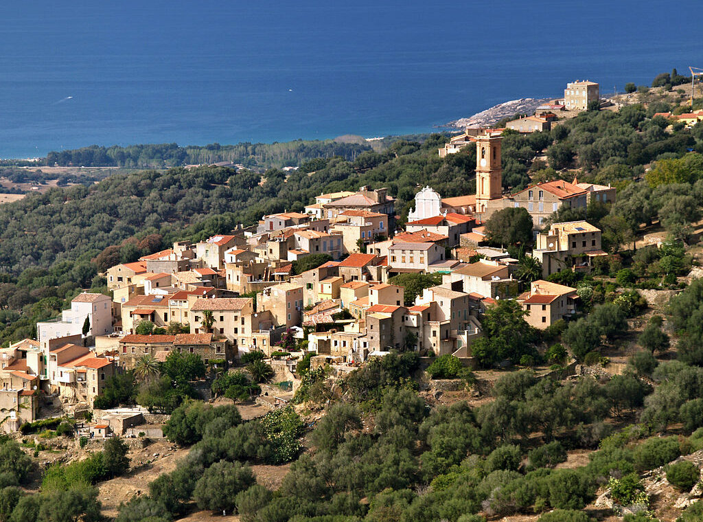 Aregno village Corse typique et touristique