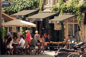 Voyage culinaire en France : découvrez les cafés et bistrots traditionnels pour une expérience authentique