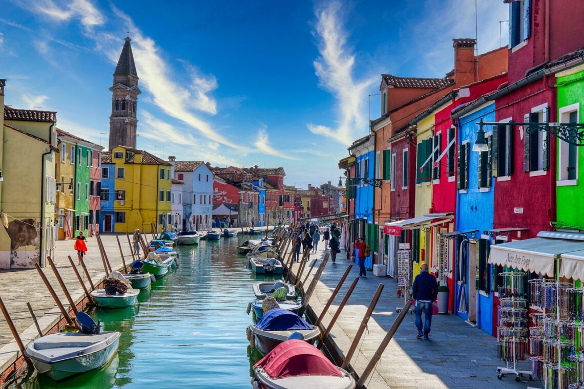 Burano, ville de couleurs en Italie