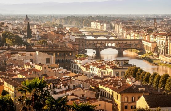 Italie Firenze, le pont ancien la ville autour