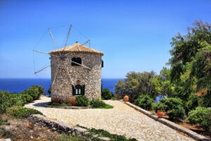 moulin-sur-la-mer-pierre-mediterranee-oliviers